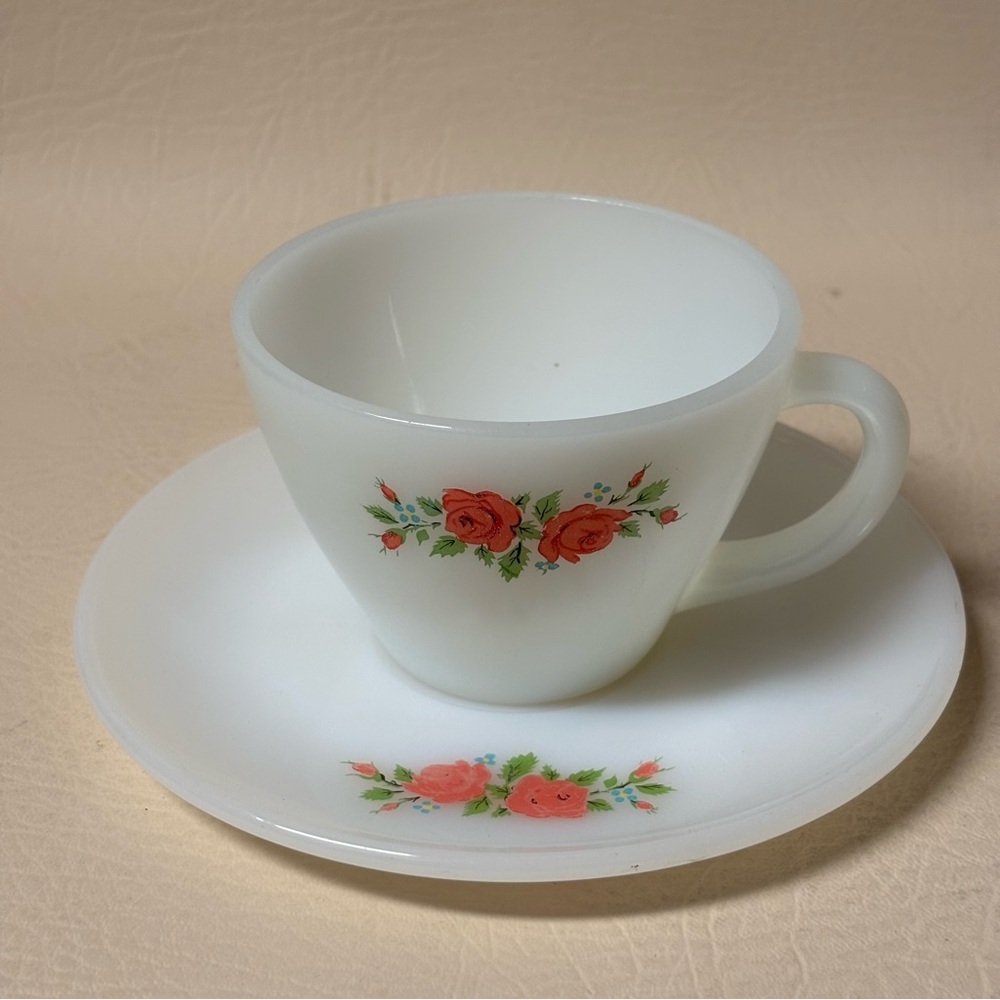 Vintage Anchor Hocking Fire
King Milk Glass Cup & Saucer "Rose" USA